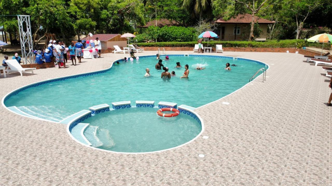 Charlestina Beach Resort Ampeni Exterior photo