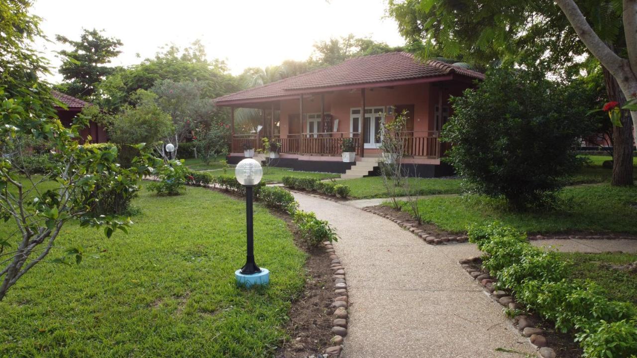 Charlestina Beach Resort Ampeni Exterior photo