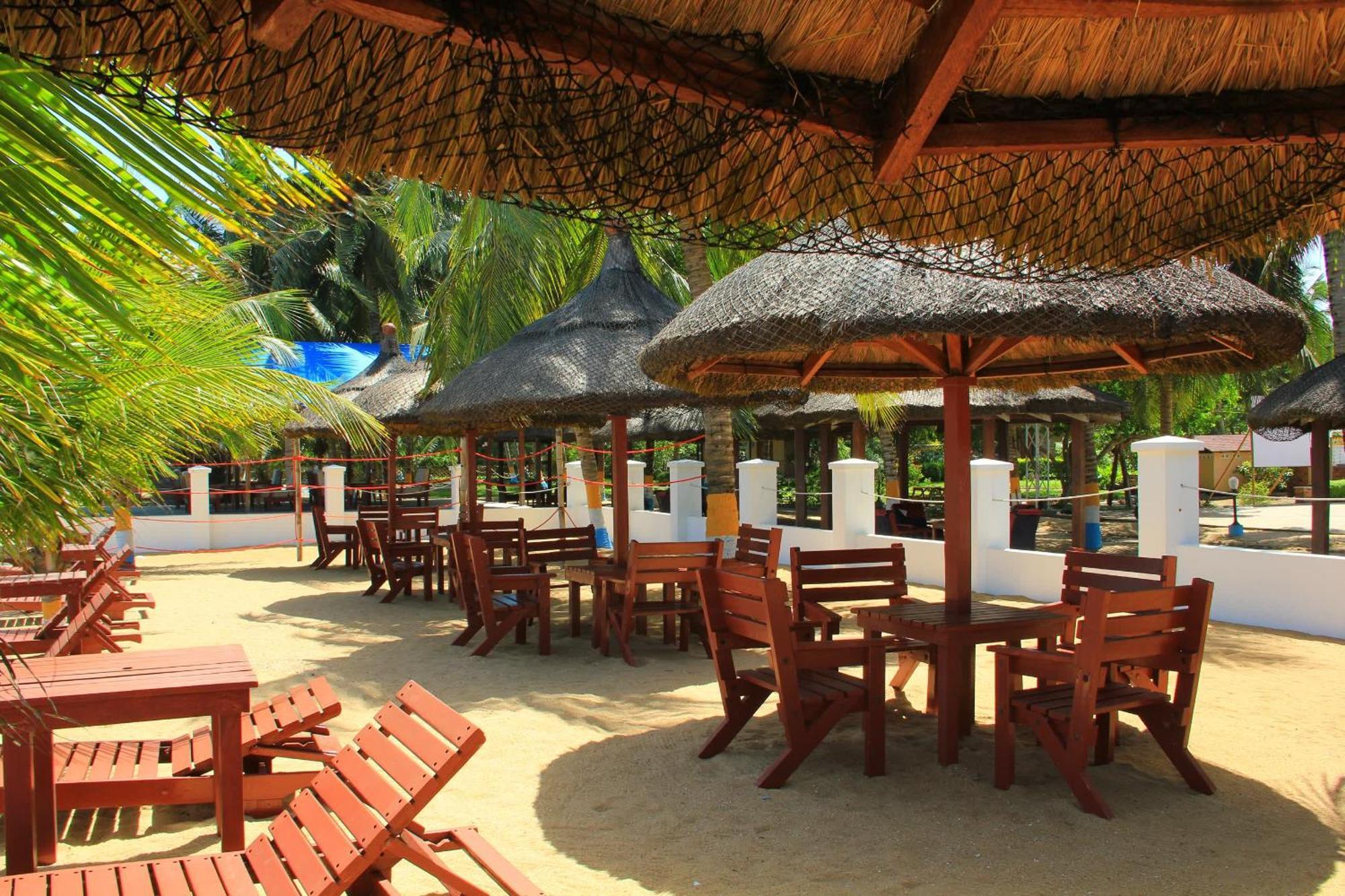 Charlestina Beach Resort Ampeni Exterior photo