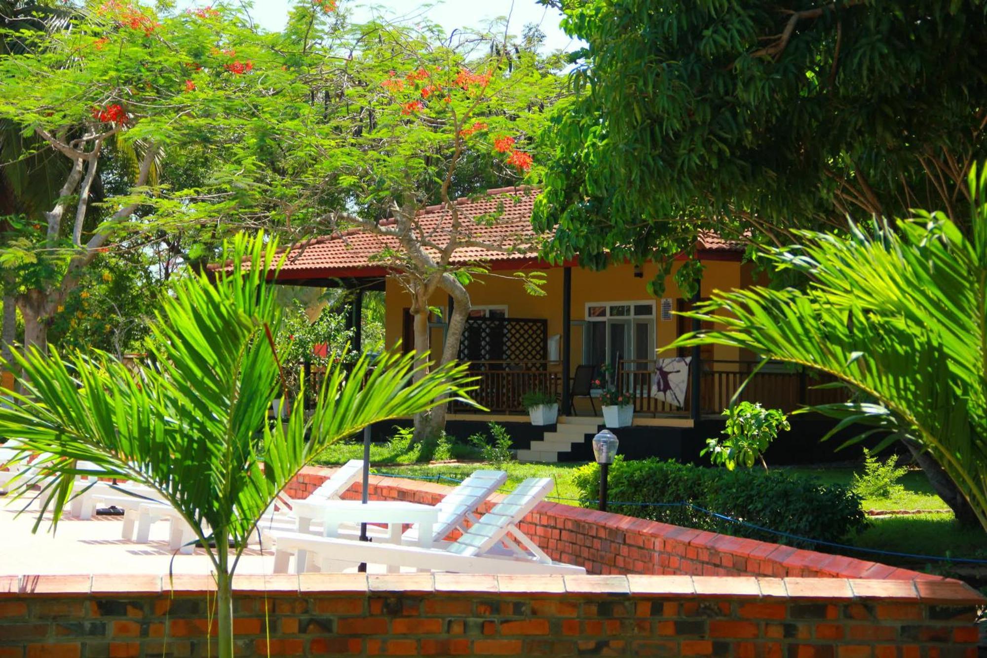 Charlestina Beach Resort Ampeni Exterior photo