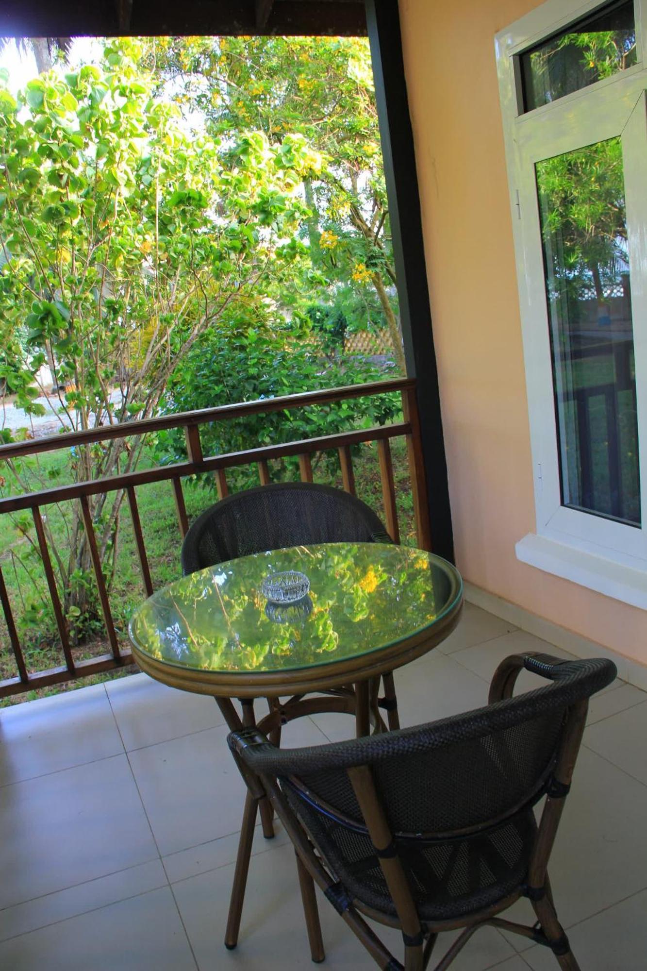 Charlestina Beach Resort Ampeni Exterior photo