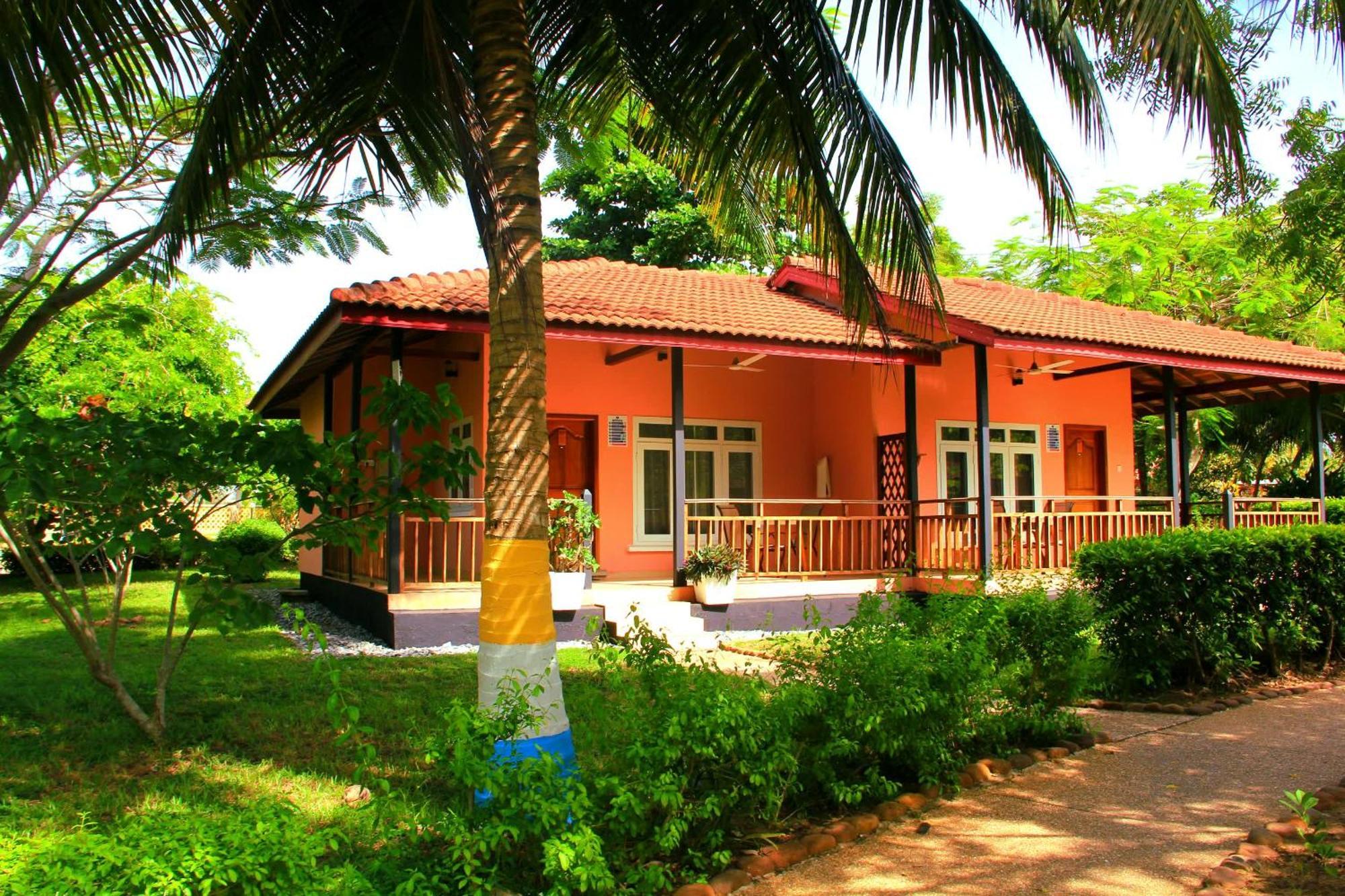 Charlestina Beach Resort Ampeni Exterior photo